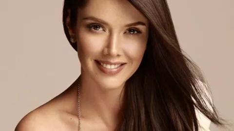 Marlene Favela muestra ultrasonido