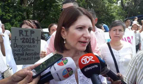 Marta de Martinelli no es investigada por Blue Apple