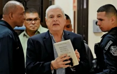 Ricardo Martinelli: 'Mi mente está fuerte, pero es difícil resistir los embates de Varela'