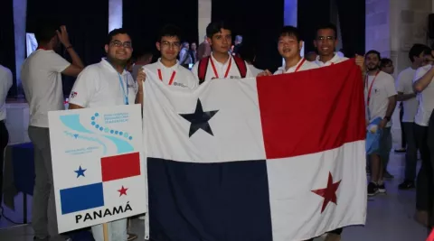 Estudiantes panameños triunfan en olimpiada de matemática