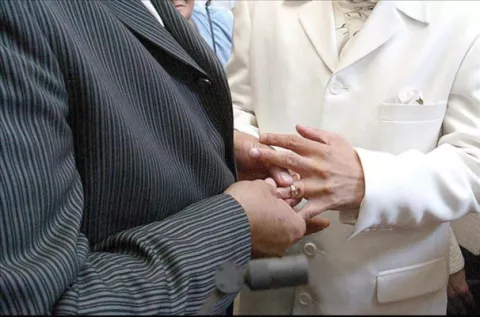 Lo acusan de bígamo al casarse con cuatro mujeres para quedarse con sus bienes