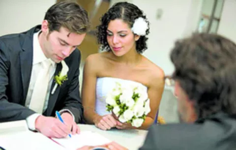 Servicio Nacional de Migración tramitó en julio 251 solicitudes de matrimonio 