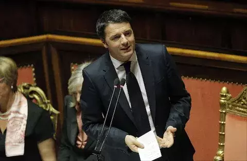 Presidente italiano comienza su mandato visitando un colegio