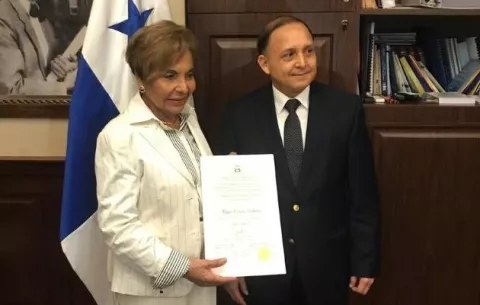 Mayín Correa recibe las credenciales como diputada electa a sus 83 años 