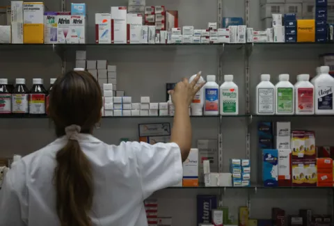 Con el debate a la Ley de Medicamentos surge propuesta de regular los precios de estos productos
