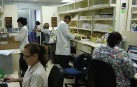 Pacientes panameños gastan $400 millones anuales en la compra de medicinas en farmacias privadas