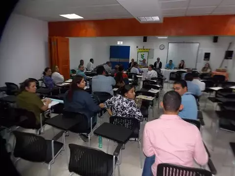Profesionales de la salud en Los Santos exigen pagos de turnos extras