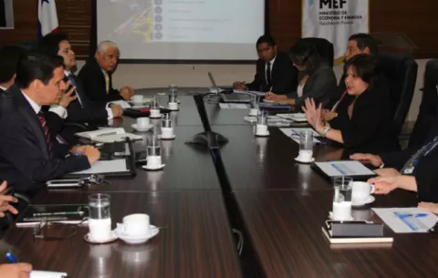 Ministerio de Economía entrega informes a las nuevas autoridades
