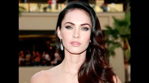 Megan Fox defiende la decisión de su hijo de utilizar vestidos