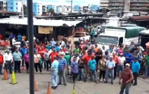Vendedores y comerciantes se oponen a mudanza al Merca Panamá