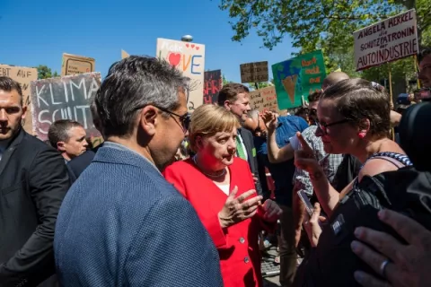 La canciller alemana Ángela Merkel dice sentirse de 'maravilla'