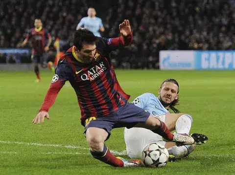 Champions: Barcelona con un pie en cuartos