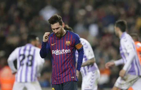 Messi marca de penal y el Barcelona se acuerda de ganar en la Liga