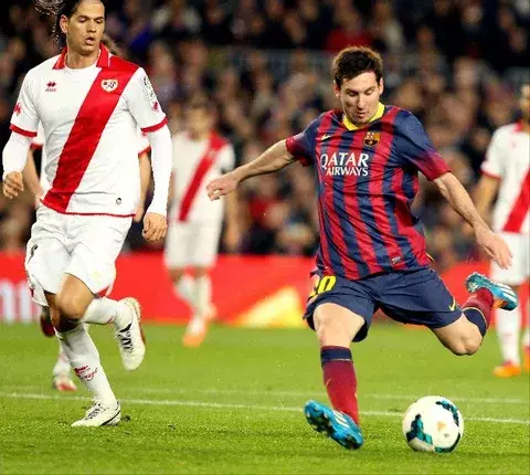 Messi iguala a Raúl como tercer máximo goleador de la Liga
