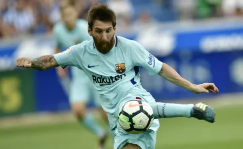 Messi, a igualar a Giggs como el jugador con más titulos en un club
