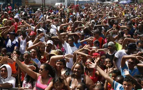 Con mucho calor y color, inició tercer día de carnaval "Metro City"