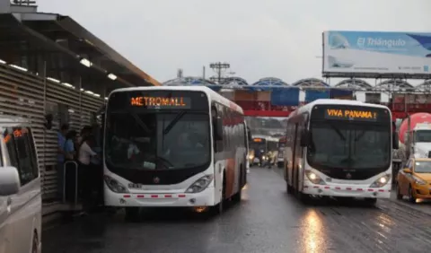 MiBus da oportunidad a los niños mediante el dibujo