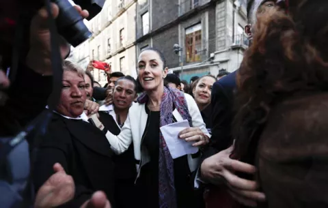 Primera mujer electa alcalde de la Ciudad de México elimina a los antimotines