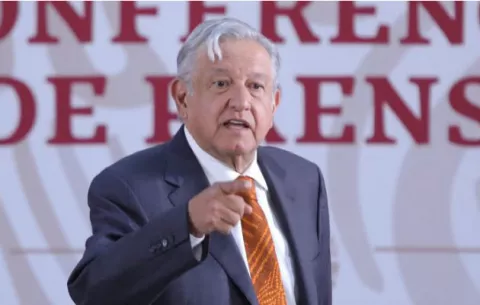Calificadoras de riesgos rebajan calificación a México y empresas