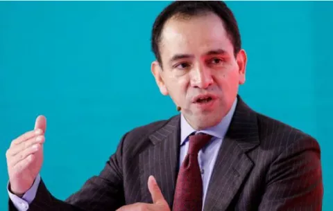 México recauda poco porque ciudadanos desconfían del Gobierno, dice ministro