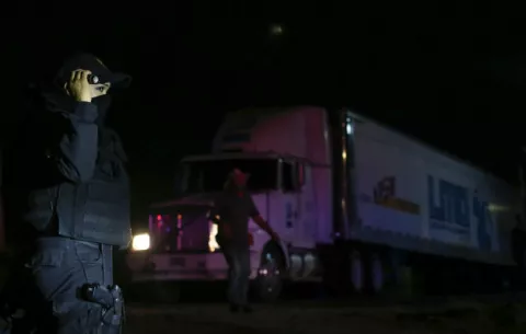 Rechazan inhumación de 322 cuerpos hallados en contenedores en Jalisco