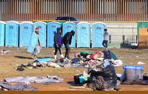 Por  motivos de "salubridad" México cierra albergue para migrantes