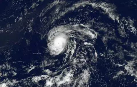 Tormenta Tara se forma en el Pacífico mexicano frente a Colima y Michoacán