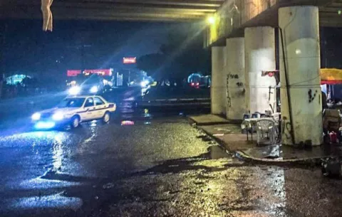 En México, la policía encuentra nueve cadáveres colgando de un puente