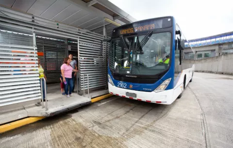 Muere hombre atropellado por metrobús en El Chorrillo