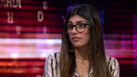 Mia Khalifa está arrepentida de su pasado en la industria del porno 