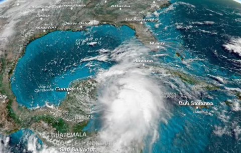 ¡Alerta! Furia del huracán Michael azotará Panamá City
