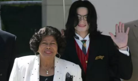 Madre del fallecido Michael Jackson quiere salvar el nombre de su hijo