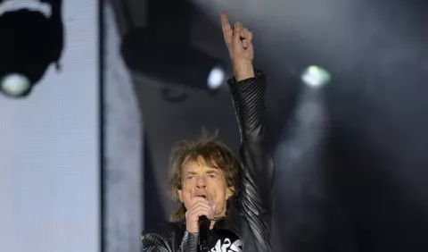 Mick Jagger aparece luego de la cirugía