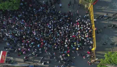 Caravana migrante llega a Veracruz, tercera etapa de su odisea mexicana