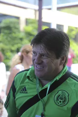 Herrera afirma que México tiene "armas" para contrarrestar a Neymar y Brasil