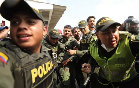 Más de 100 miembros de las Fuerzas Armadas de Venezuela han desertado en Colombia