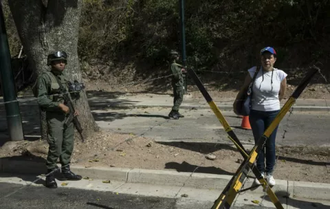 Nicolás Maduro y los militares se defienden de la presión opositora