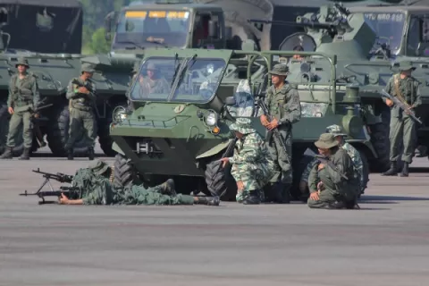 Venezuela inicia ejercicios militares en el área fronteriza con Colombia