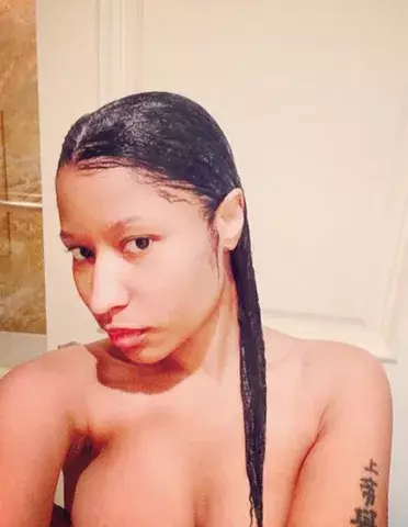 La cantante Nicki Minaj se desnuda en Instagram