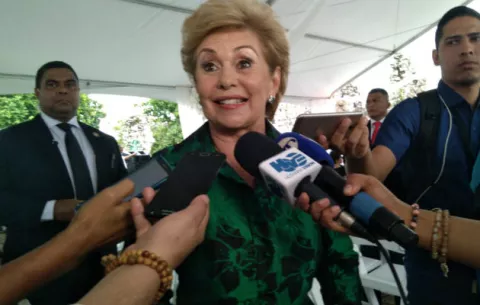 Mireya Moscoso reconoce que el Partido Panameñista está en el suelo