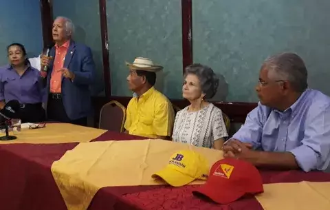 Fundadores del Molirena respaldan candidatura de José Blandón