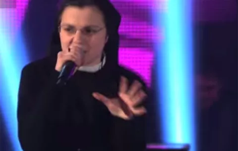 Monjita italiana los mata en "La Voz" con "Girls Just Wanna Have Fun"