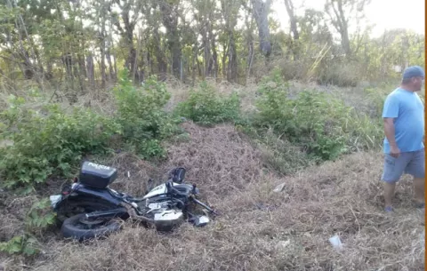 Policía de tránsito resulta herido en una colisión en Los Santos