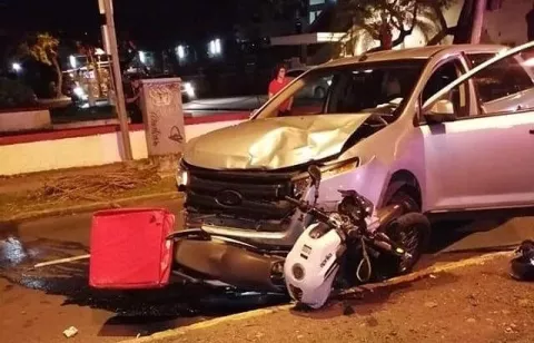 Muere motorizado venezolano que fue impactado por un automóvil en la avenida Federico Boyd