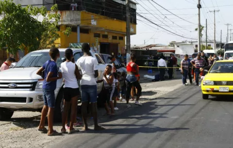 Balacera en minisúper El Barsa en Santa Marta dejó muerto a un menor de edad