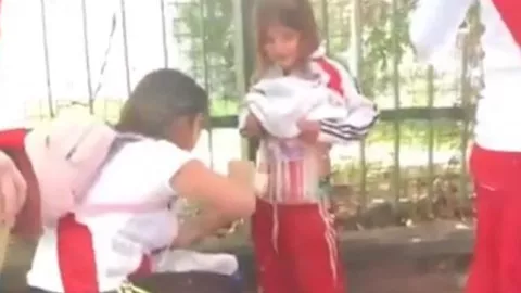 Detenida mujer que puso pirotecnia en un niño y autoridades piden resguardo del menor