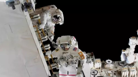 La falta de un traje apropiado frustra el primer paseo espacial con mujeres de la NASA