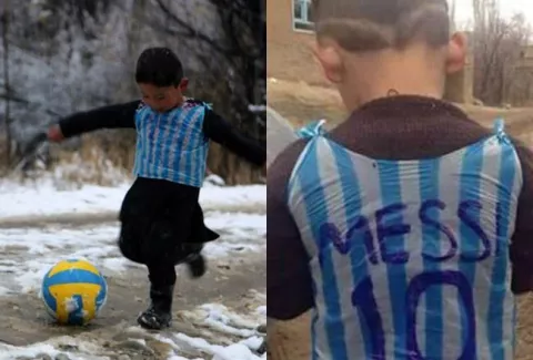 El niño afgano, famoso por su camiseta de Messi, huye de los talibanes