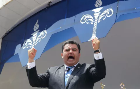 Fiscal de EE.UU. dice que líder de la Iglesia Luz del Mundo es un "demente"