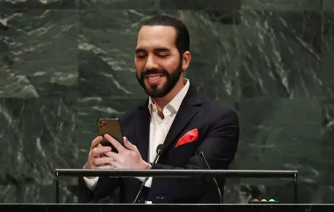 El 'selfie' de Nayid Bukele en la sede de la ONU lleva más de 4 millones de retuits
